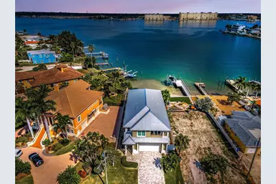 15459 2nd Street E, Madeira Beach, FL 33708 - Photo 2