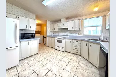 126 W Saint Johns Way, Apollo Beach, FL 33572 - Photo 10
