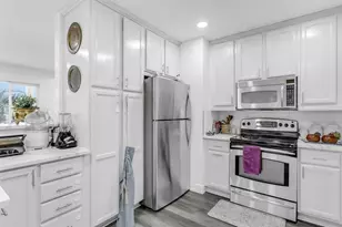 4864 Lake Charles Dr N, Kenneth City, FL 33709 - Photo 6