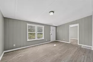 39256 Lizabeth Cir, Zephyrhills, FL 33542 - Photo 16