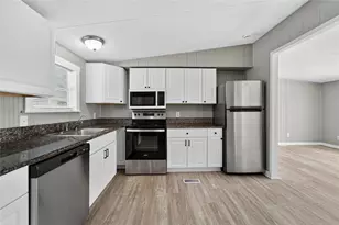 39256 Lizabeth Cir, Zephyrhills, FL 33542 - Photo 20