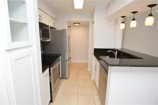 8609 Mallard Reserve Dr, Tampa, FL 33614 - Photo 6