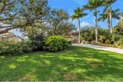 3130 Walnut Street NE, Saint Petersburg, FL 33704 - Photo 1