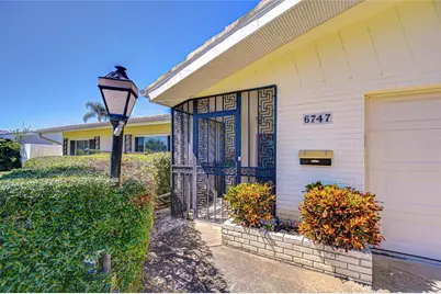 6747 28th Street S, Saint Petersburg, FL 33712 - Photo 4