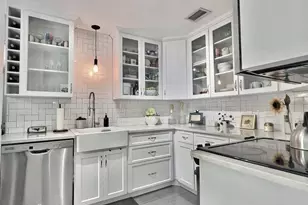 1421 55th Ave N, Saint Petersburg, FL 33703 - Photo 8