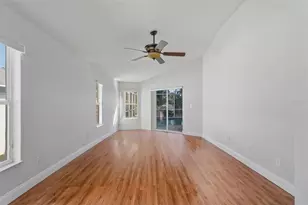 2213 Towering Oaks Cir, Seffner, FL 33584 - Photo 8