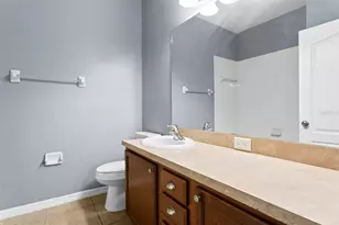 7911 Hampton Lake Dr, Tampa, FL 33647 - Photo 20