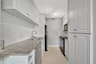4827 Coquina Key Dr SE, Saint Petersburg, FL 33705 - Photo 12