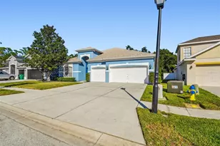 6818 Pine Springs Dr, Wesley Chapel, FL 33545 - Photo 4