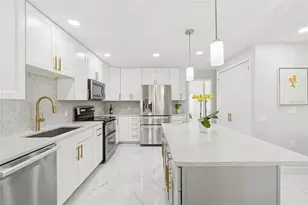 14603 Village Glen Cir, Tampa, FL 33618 - Photo 6
