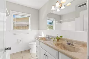 10126 Bahama Ct, Seminole, FL 33776 - Photo 12