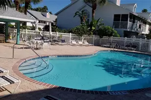 153 Sun Isle Cir, Treasure Island, FL 33706 - Photo 4