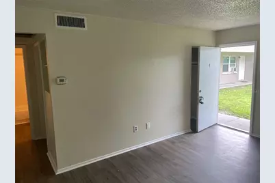 2409 13th Street W #4, Bradenton, FL 34205 - Photo 2