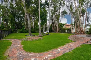 6946 Bougainvilla Ave S, Saint Petersburg, FL 33707 - Photo 30