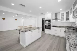 14125 N Bayshore Dr, Madeira Beach, FL 33708 - Photo 18