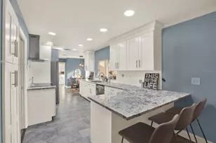 11724 Phoenix Cir, Tampa, FL 33618 - Photo 16