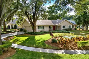 11724 Phoenix Cir, Tampa, FL 33618 - Photo 2