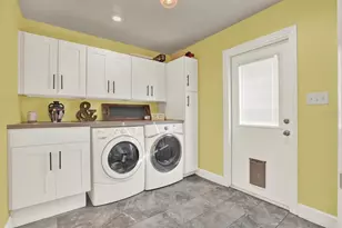 11724 Phoenix Cir, Tampa, FL 33618 - Photo 38