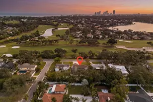 533 34th Ave NE, Saint Petersburg, FL 33704 - Photo 2