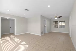 9318 1st St N, Saint Petersburg, FL 33702 - Photo 18