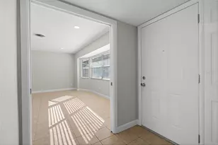 9318 1st St N, Saint Petersburg, FL 33702 - Photo 8