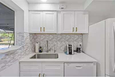 8714 W Lanway Drive, Tampa, FL 33637 - Photo 8