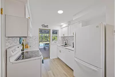 8714 W Lanway Drive, Tampa, FL 33637 - Photo 6