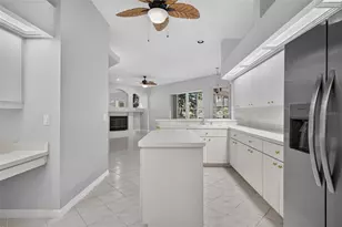 2243 Eagle Bluff Dr, Valrico, FL 33596 - Photo 10