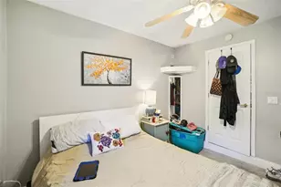 162 SE Lincoln Cir N, Saint Petersburg, FL 33703 - Photo 18