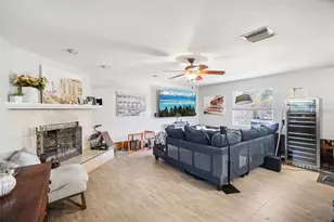 162 SE Lincoln Cir N, Saint Petersburg, FL 33703 - Photo 4