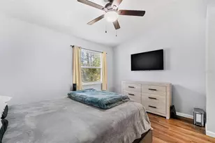 8704 Liberty Pl, Tampa, FL 33615 - Photo 12