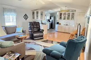 7225 Mt Fairfield Rd NE, Saint Petersburg, FL 33702 - Photo 2