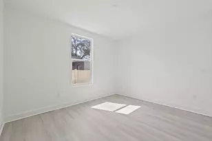 305 15th St N, Saint Petersburg, FL 33705 - Photo 10