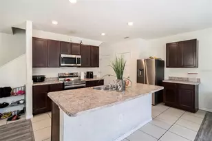 10023 Merry Fawn Ct, Sun City Center, FL 33573 - Photo 6