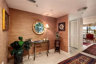 2795 Kipps Colony Dr S, Saint Petersburg, FL 33707 - Photo 6