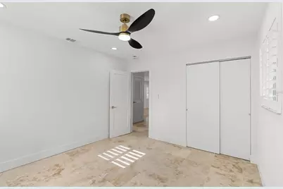 4681 Shore Acres Boulevard NE, Saint Petersburg, FL 33703 - Photo 18