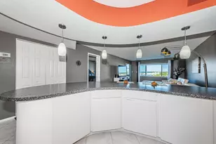 4725 Cove Cir, Saint Petersburg, FL 33708 - Photo 12