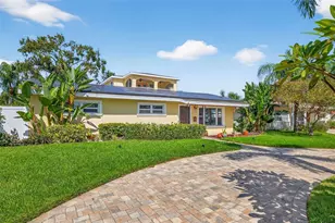 783 Placido Way NE, Saint Petersburg, FL 33704 - Photo 2