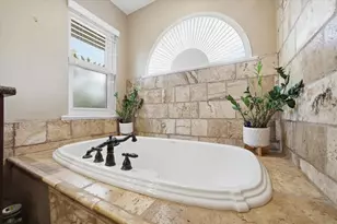 302 Lake Kell Ct, Lutz, FL 33549 - Photo 36