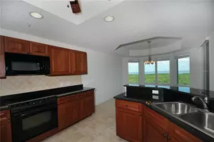 10851 Mangrove Cay Ln NE, Saint Petersburg, FL 33716 - Photo 8