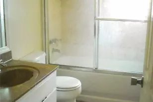 2806 Burr Oak Dr, Tampa, FL 33618 - Photo 2