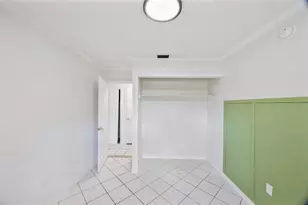 10303 N Myrtle St, Tampa, FL 33617 - Photo 16