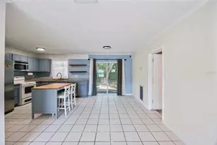 10303 N Myrtle St, Tampa, FL 33617 - Photo 8