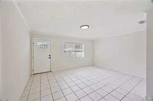 10303 N Myrtle St, Tampa, FL 33617 - Photo 6