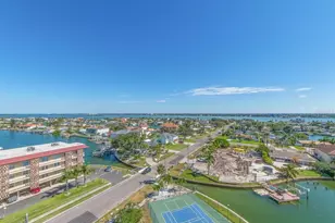 51 Island Way, Clearwater Beach, FL 33767 - Photo 18