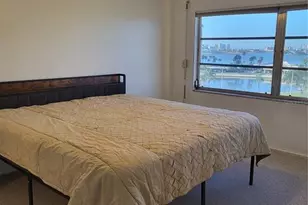 4650 Cove Cir, Saint Petersburg, FL 33708 - Photo 8