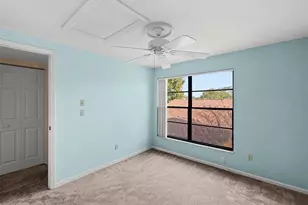 10703 Meadowglen Ln, Tampa, FL 33624 - Photo 30