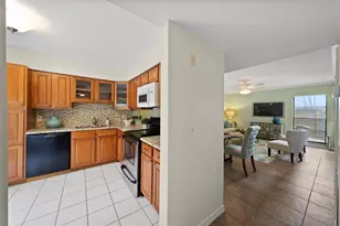 10703 Meadowglen Ln, Tampa, FL 33624 - Photo 18