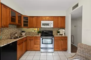 10703 Meadowglen Ln, Tampa, FL 33624 - Photo 20