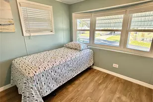 7257 Mt Georgetown Dr NE, Saint Petersburg, FL 33702 - Photo 12